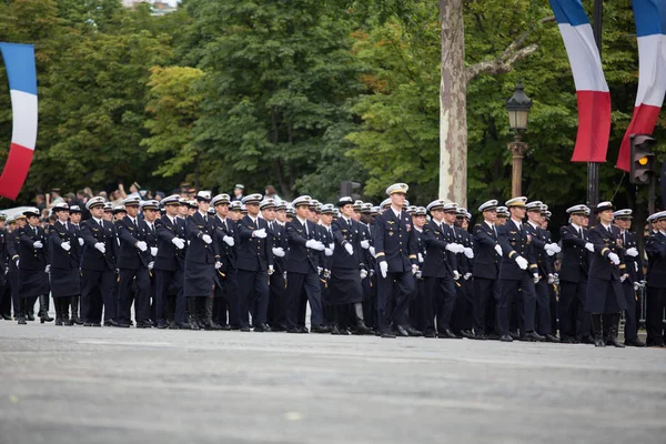 Paris, France - 14 juillet 2012. Des soldats de la Légion étrangère française défilent lors du défilé militaire annuel  . — Photo