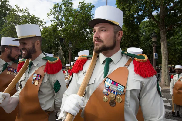 Paris, France - July 14, 2012. Soldiers from the French Foreign Legion march during the annual military parade in Paris. — Stock Photo, Image