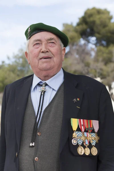Aubagne, Frankrike. 11 maj 2012. Porträtt av en veteran i den franska främlingslegionen i en grön basker . — Stockfoto