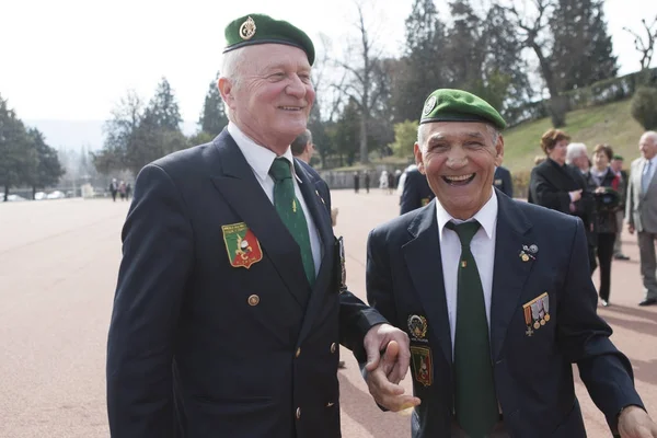 Aubagne, Frankrike. 11 maj 2012. Veteraner i franska främlingslegionen i gröna baskrarna under mötet av veteraner. — Stockfoto