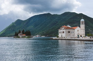 Our Lady kayalar ve Saint George Adaları