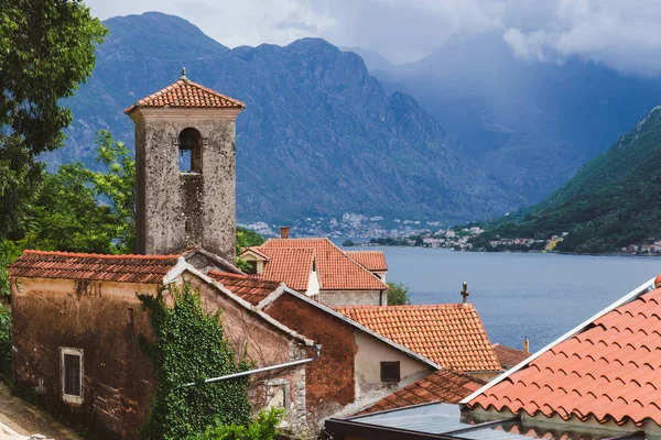 Perast Town sulla baia di Kotorska in Montenegro — Foto Stock