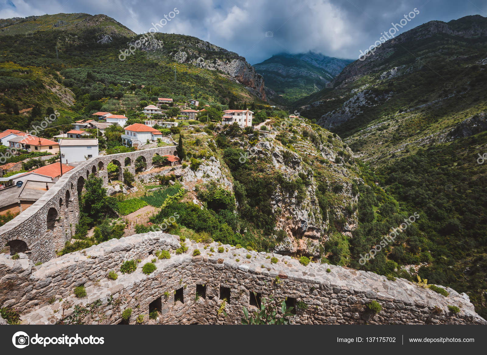 Aqueduct at Old Bar, Montenegro — Stock Photo ©