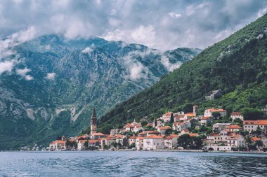 Perast şehirde Kotorska Koyu'nda Karadağ