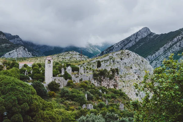 Torre del Reloj y Ruinas del Viejo Bar, Montenegro — Foto de Stock