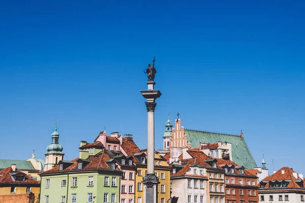 Oude binnenstad van Warschau en Sigismunds kolom — Stockfoto