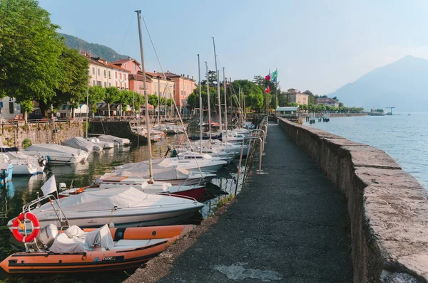 Coast Town Bellano på Comosjön — Stockfoto