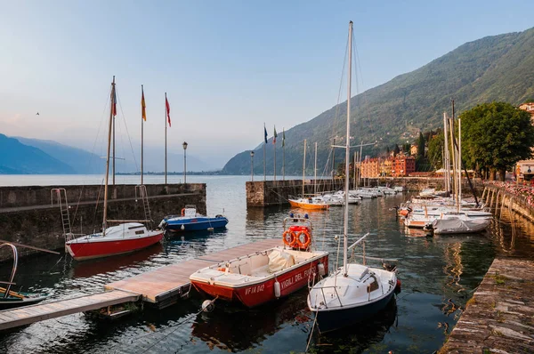 Coast Town Bellano på Comosjön — Stockfoto