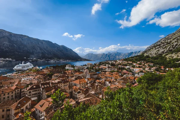 Kotor Körfezi ve Old Town manzara