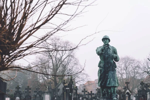 公墓的纪念碑和墓在比利时根特 — 图库照片