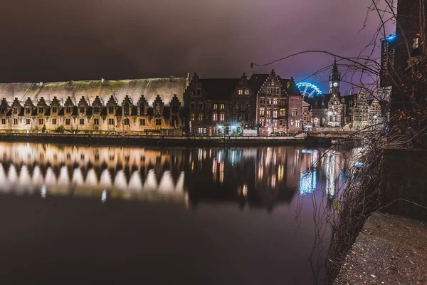 Gent große Metzgerei Halle bei Nacht — Stockfoto