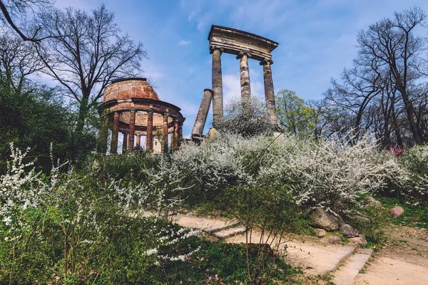 Ruinas antiguas en Ruinenberg Hill en Potsdam — Foto de Stock