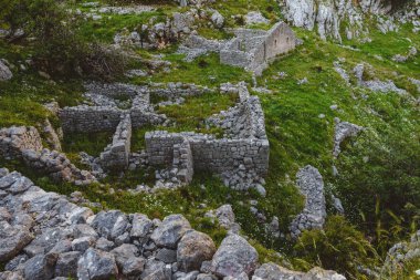 Köy dağlarda taş mahvetti