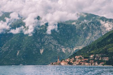Perast şehirde Kotorska Koyu'nda Karadağ