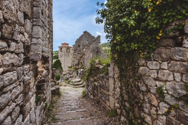 Saat Kulesi ve kalıntıları eski Bar, Karadağ