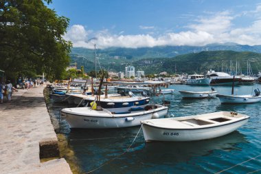 Budva Harbor Karadağ'daki özel tekneler