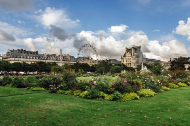 Tuileries Bahçeleri, Louvre ve eğlence parkı
