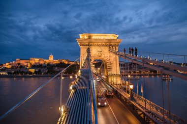 Tuna Nehri üzerindeki Szechenyi Zincir Köprüsü