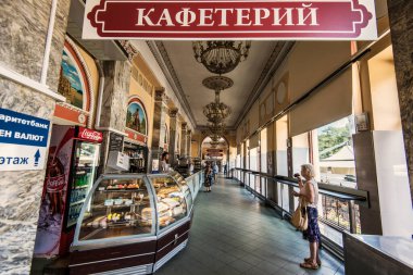 Minsk 'teki Centralny Univiersam Gıda Dükkanı