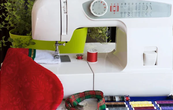 Noel için hazırlanıyor. Bir Noel çorap Dikiş dikiş makinesi. Noel dikiş