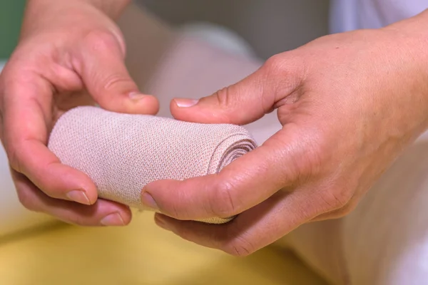 Manejo Del Linfedema Envolver Pierna Usando Vendajes Multicapa Para Controlar — Foto de Stock