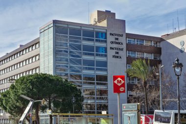 BARCELONA, İspanya - 20.02.2020: Barcelona Üniversitesi Fizik Fakültesi