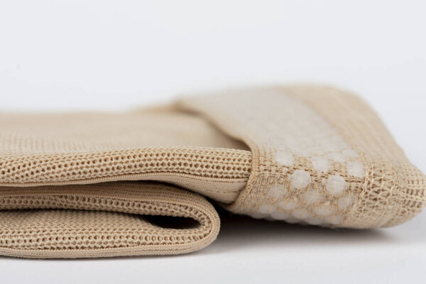 Крупный план плоского трикотажа Выпущенные компрессионные одежды для лимфедемы ног, отека и липедемы - мощный компрессионный чулок для большего сдерживания отеков
