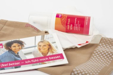 Burgaz, Bulgaristan - 06.03.2020: Lipoödem ve lenfoödem tedavisi için Medi Sıkıştırma giysileri. İllüstrasyon Editörü