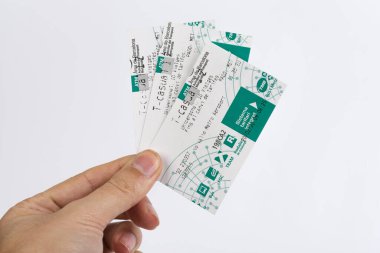Barselona, İspanya - 20.02.2020: T-Gelişigüzel Barselona 'nın Yeni 10-Yolculuk Bileti. Bireysel seyahat kartı 1' den 6 bölgeye 10 geçiş için geçerli.