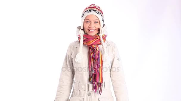 Kvinna i vinterkläder — Stockvideo