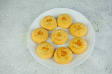 beyaz izole lezzetli çıtır bisküvi 