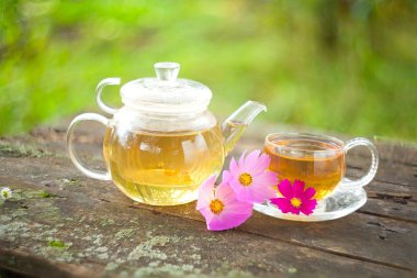 Güzel fincanda yeşil çay