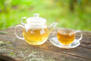 Güzel fincanda yeşil çay