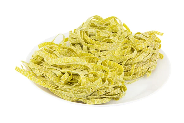 Deliciosa tagliatelle verde aislado en blanco —  Fotos de Stock