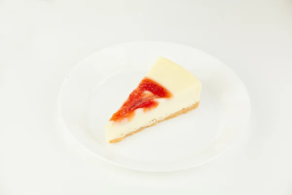 Delicioso cheesecake com morangos — Fotografia de Stock
