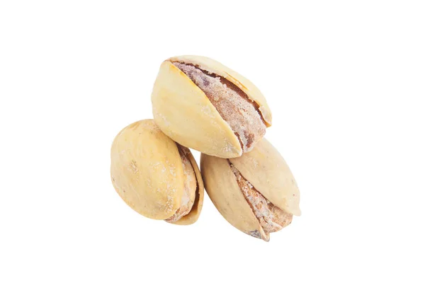Вкусные фисташковые орехи на тарелке на белом фоне — стоковое фото
