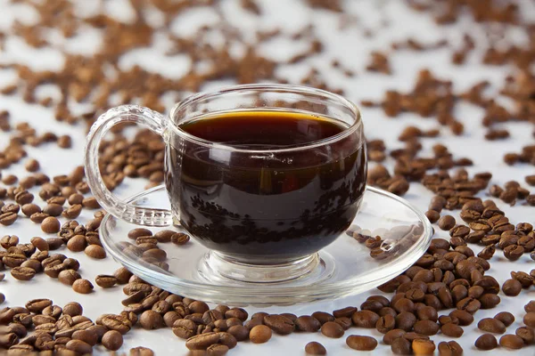 Kaffe i kaffekopp med naturlige korn – stockfoto