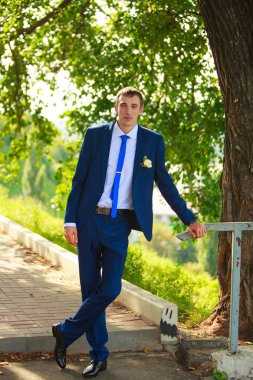 damat peçe gülümseyen