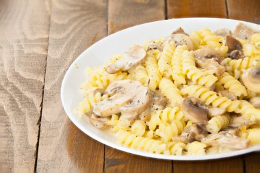 beyaz üzerine lezzetli girandole 