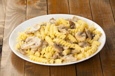 beyaz üzerine lezzetli girandole 