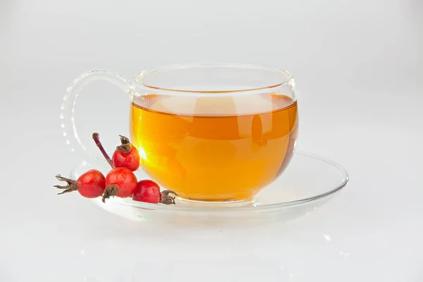 Délicieux thé chaud de l'églantier rouge — Photo