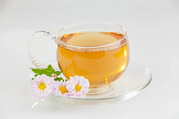 Zelený čaj v krásném šálku — Stock fotografie