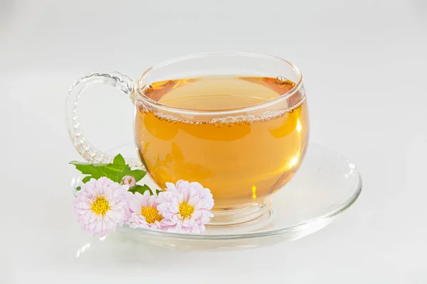 Grüner Tee in schöner Tasse — Stockfoto