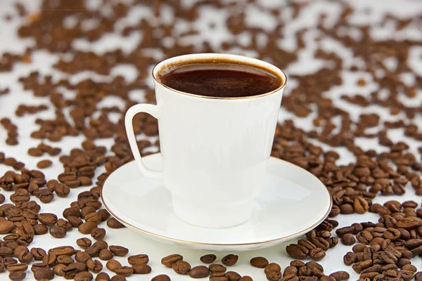 Coffee in coffee cup with natural grains — Stock Photo, Image