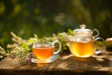 Güzel fincanda yeşil çay