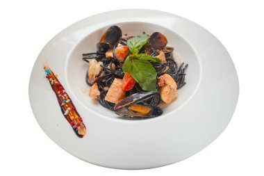 lezzetli siyah spagetti Neri krema sos ve deniz ürünleri ile 
