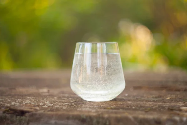 Mineral water in  crystal glass on  table — Stock Photo, Image