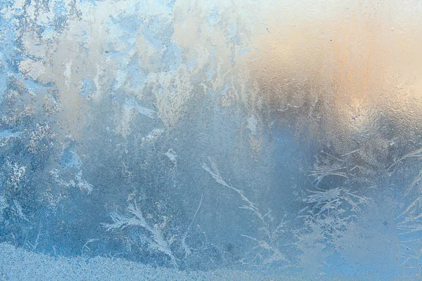 Hermosos patrones de textura de invierno de heladas en la ventana —  Fotos de Stock