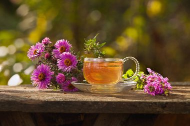 Güzel fincanda yeşil çay