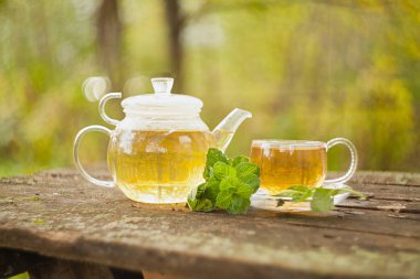 Güzel fincanda yeşil çay